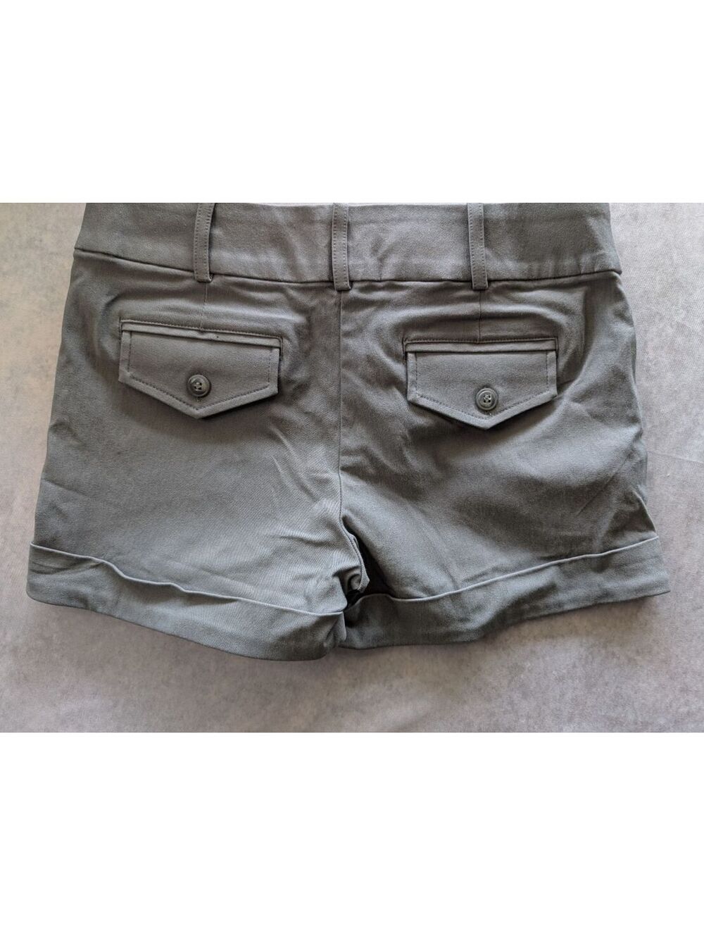 HAVE Women's Cuffed Chino Shorts Gray Size Medium - Picture 2 of 4